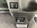 運転席、助手席にシートヒーターを装備。USB電源ソケットも装備しております。
