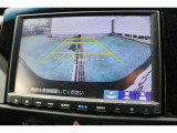 バックカメラを搭載しておりガイドラインも表示されますので車庫入れも安心ですね♪