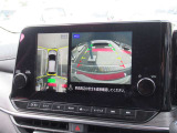 車を上から見下ろしているかのような映像で周囲の状況を確認できるアラウンドビューモニター。狭い駐車場や駐車が苦手な方でも安心。