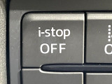 【アイドリングストップ】赤信号や渋滞で停車した際にエンジンを停止し、無駄な燃料の消費を抑えます。燃費向上や環境保護につなげる機能♪エンジンはブレーキを離せば再始動します。