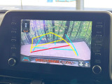 【バックカメラ】駐車時に後方がリアルタイム映像で確認できます。大型商業施設や立体駐車場での駐車時や、夜間のバック時に大活躍!運転スキルに関わらず、今や必須となった装備のひとつです!