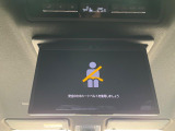 【フリップダウンモニター】大画面モニターで後席でもエンタメをお楽しみいただけます。小さなお子様にも大人気の装備です♪