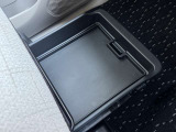 助手席シートアンダーボックス☆MAX2kgまで載せれます☆前からも後ろからも引き出し可能です★