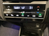 プラズマクラスター付き・オートエアコンがついてますので、簡単操作で快適に過ごせます。リア熱線のスイッチの中に、雪道に対応したサイドミラーヒーターも入っています。