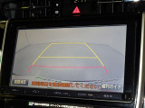 バックモニターも装備しております。バックギアに入れるとナビ画面に車の後方が映し出されます。これで後方確認も安心!