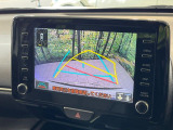 【バックカメラ】駐車時に後方がリアルタイム映像で確認できます。大型商業施設や立体駐車場での駐車時や、夜間のバック時に大活躍!運転スキルに関わらず、今や必須となった装備のひとつです!