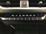 左右独立温度コントロールフルオートエアコンです。運転席、助手席それぞれで独立して温度設定ができます。冷え性の方が乗っても安心ですね♪