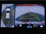 パノラミックビューモニター付きです。車両を上から見た様な映像を画面に表示。運転席からの目視だけでは見にくい、車両周辺の状況をリアルタイムでしっかり確認出来ます。