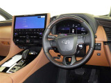上質で落ち着いた印象のインパネ。視界も広々で運転しやすいです。