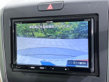 【バックカメラ】駐車時に後方がリアルタイム映像で確認できます。大型商業施設や立体駐車場での駐車時や、夜間のバック時に大活躍!運転スキルに関わらず、今や必須となった装備のひとつです!