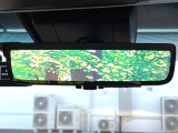 【デジタルインナーミラー】後席の大きな荷物や同乗者で後方が確認しづらい時でも安心!カメラが撮影した車両後方の映像をルームミラー内に表示。クリアな視界で状況の確認が可能です!