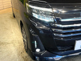 【LEDヘッドライト】悪天候や夜間走行時も良好な視界を確保し安心して運転できる高輝度LEDヘッドライトを装備!点灯速度が早く、消費電力も抑えられています。