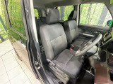 運転席シート廻りは使用感も少なく、良好な状態となっています。丁寧に使われていたことがよくわかりますね。