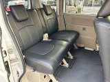 後席のシート画像です。Clazzioのシートカバー&フロアマット付きです!