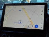 ディスプレイオーディオを装備。スマホとクルマをつなぐことで、これまでのナビに加えて、いろんなサービスが楽しめます。