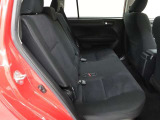 リアシートも厚く、長時間の移動もらくらくです!車種によってはラゲージスペースやトランクへのアクセスも可能!乗り心地・使い勝手共に充実です!!