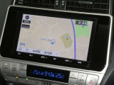 【9インチ純正ナビ】純正ナビを装備。タッチパネル式で使いやすく、詳細地図により目的地をピンポイントで設定できます。初めての道でも迷いにくく、ロングドライブも快適ですよ♪