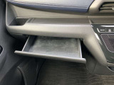 助手席前収納 ティッシュやマスクなどを入れておくと便利です