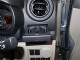 スライド式【カップホルダー】です。使う時だけ引き出し使うので普段は飛び出しも無くすっきり!!
