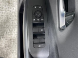 【パワーウインドウ】運転席のスイッチで、各席の窓ガラスの開閉ができます!あると便利ですよね!