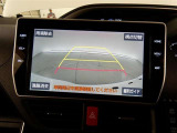 【バックカメラ】バックカメラ装着車です。バックする時に、後方の様子をナビ画面に表示します!慣れない駐車場での駐車や、せまい場所での車庫入れの時も、安全確認OK!思いがけずコツン!なんて事も防げますヨ