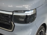 LEDヘッドライトは、点灯の瞬間から最大光量を発揮し、突然暗くなるトンネルなどでの安定感を高めます。