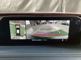 狭い場所での駐車やすれ違いなどでより的確な運転操作に役立つ360&deg;ビューモニターが装備されています。