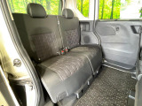 後部座席も気になるようなキズ・汚れやへたり等、大きなダメージはなく、良好な状態です。