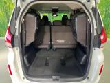 普段のお買い物や通勤、送迎等に十分な荷室スペースを確保しております。3列目を倒すと、大きな荷物の積載も可能です♪