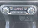 オートエアコンで温度調整も楽チン!四季を問わず快適に運転することが出来ます。
