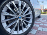 ●純正17インチアルミホイール:輸入車ならではの卓越した走りを支えるホイールと足回りです!日本車の走りに慣れている方にもぜひ体感して頂きたいほど、高いレベルでまとまっています!