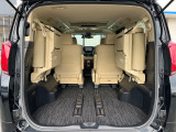 後席を格納すると、これだけの広さが!シーンに合わせたシートアレンジで、大きな荷物も積むことが出来ます♪