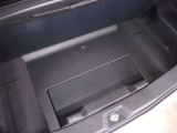 トランク床下に収納スペースがあります!