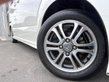 【14インチアルミホイール】外観にマッチしたアルミホイールを装着しております。各種アルミホイールや、スタッドレスタイヤも取扱いしております。是非ご相談ください♪