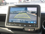 駐車が苦手な方にも安心の、バックカメラ装備です!