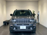 7スロットルグリルはJeep伝統の証です。SUVのみにこだわり続けている伝統あるJeep車へお乗り頂いてみてはいかがですか?