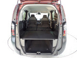リアシートを倒せば更に広いラゲッジルームとなります。