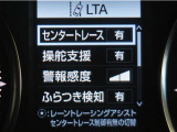 レーンディパーチャーアラートとは車線、又は走路からの逸脱の可能性を警告すると共に、車線、又は走路からの逸脱を避けるためのハンドル操作の一部を支援する機能です。詳細は販売店スタッフまでお尋ね下さい。