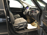 フィット感のあるシート。身体をしっかりと支えてくれるので、長時間の運転も快適にサポートしてくれます。