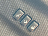 【メモリー機能付きパワーシート】ドライバーごとに設定したシート位置を記憶して、ボタン一つで切り替えできる便利な機能!運転する方が複数名いらっしゃるご家庭におすすめです♪