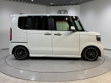 運転席はパワーシート付です。細かな動きでドライビングポジションを確保できます。