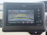 駐車時の安全確認をサポートするバックカメラも使用できます。