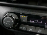 エアコン操作パネルにシートヒータスイッチ