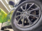 【16インチアルミホイール】外観にマッチしたアルミホイールを装着しております。各種アルミホイールや、スタッドレスタイヤも取扱いしております。是非ご相談ください♪