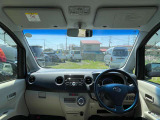 車内は広々としております。