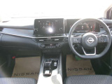 操作しやすい運転席廻り!操作パネルも使いやすい!!ドライブが楽しくなります!