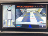 バックカメラの他に上から見下ろしたような画像が見れるアラウンド(全方位)モニター。前後左右を把握できる、すごい機能が装備されています!
