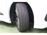 タイヤサイズはハイスペックな 225/45R21。