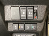 両側電動スライドドアは運転席から操作ができるよう、操作スイッチが付いています。Hondaセンシング用のVSA(ABS+TCS+横滑り抑制)解除とレーンキープアシストシステムなどのスイッチがあります。