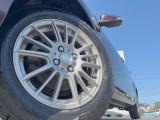 【15インチアルミホイール】外観にマッチしたアルミホイールを装着しております。各種アルミホイールや、スタッドレスタイヤも取扱いしております。是非ご相談ください♪